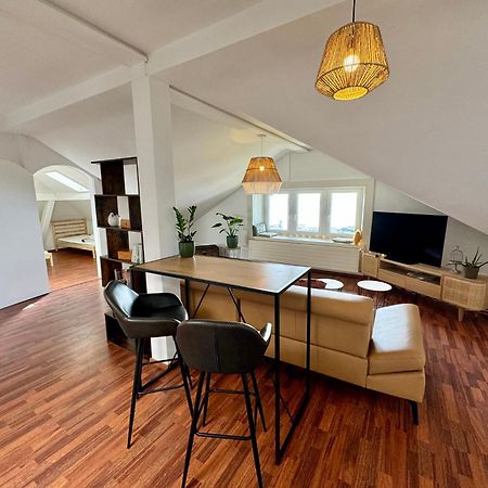 Appartement Atypique Avec Vue Neuchatel Luaran gambar