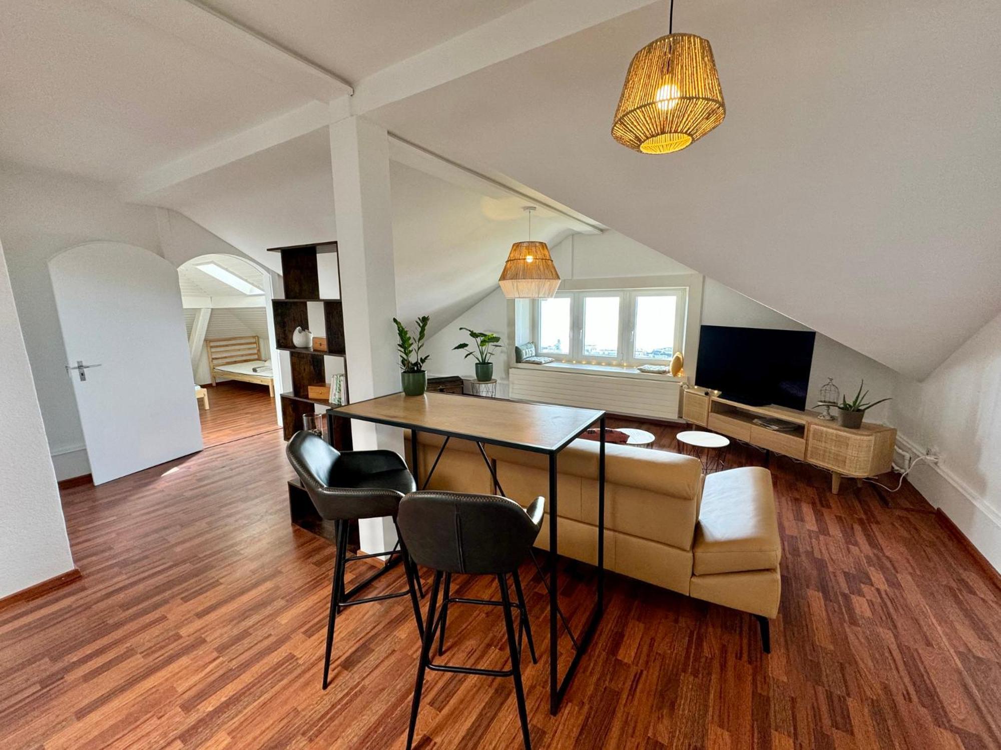 Appartement Atypique Avec Vue Neuchatel Luaran gambar