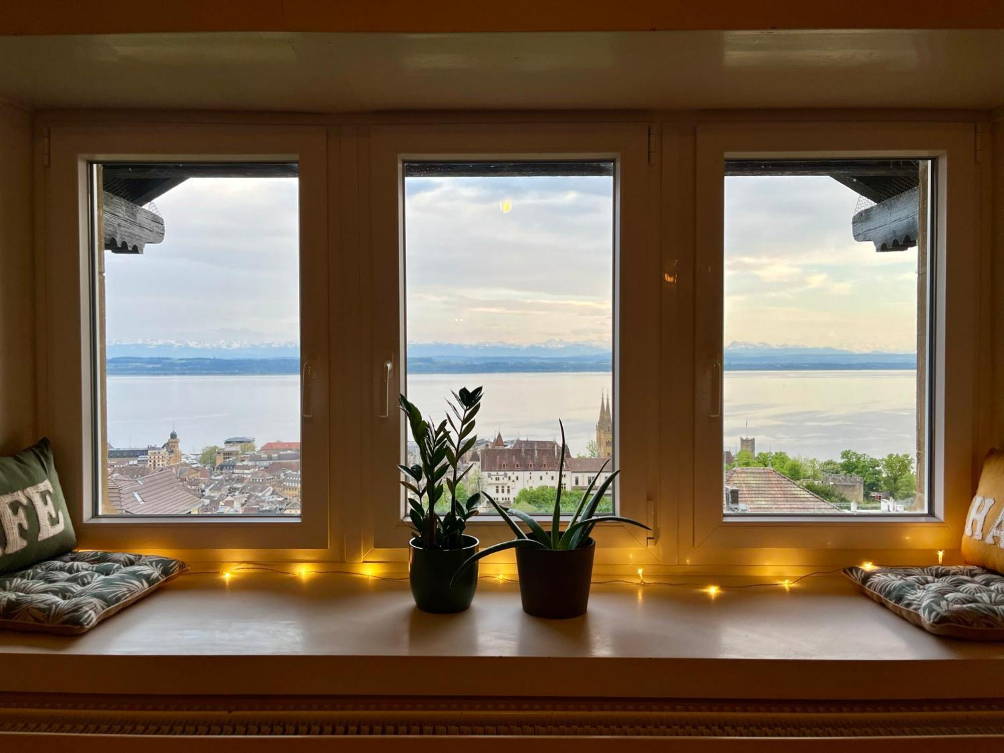 Appartement Atypique Avec Vue Neuchatel Luaran gambar