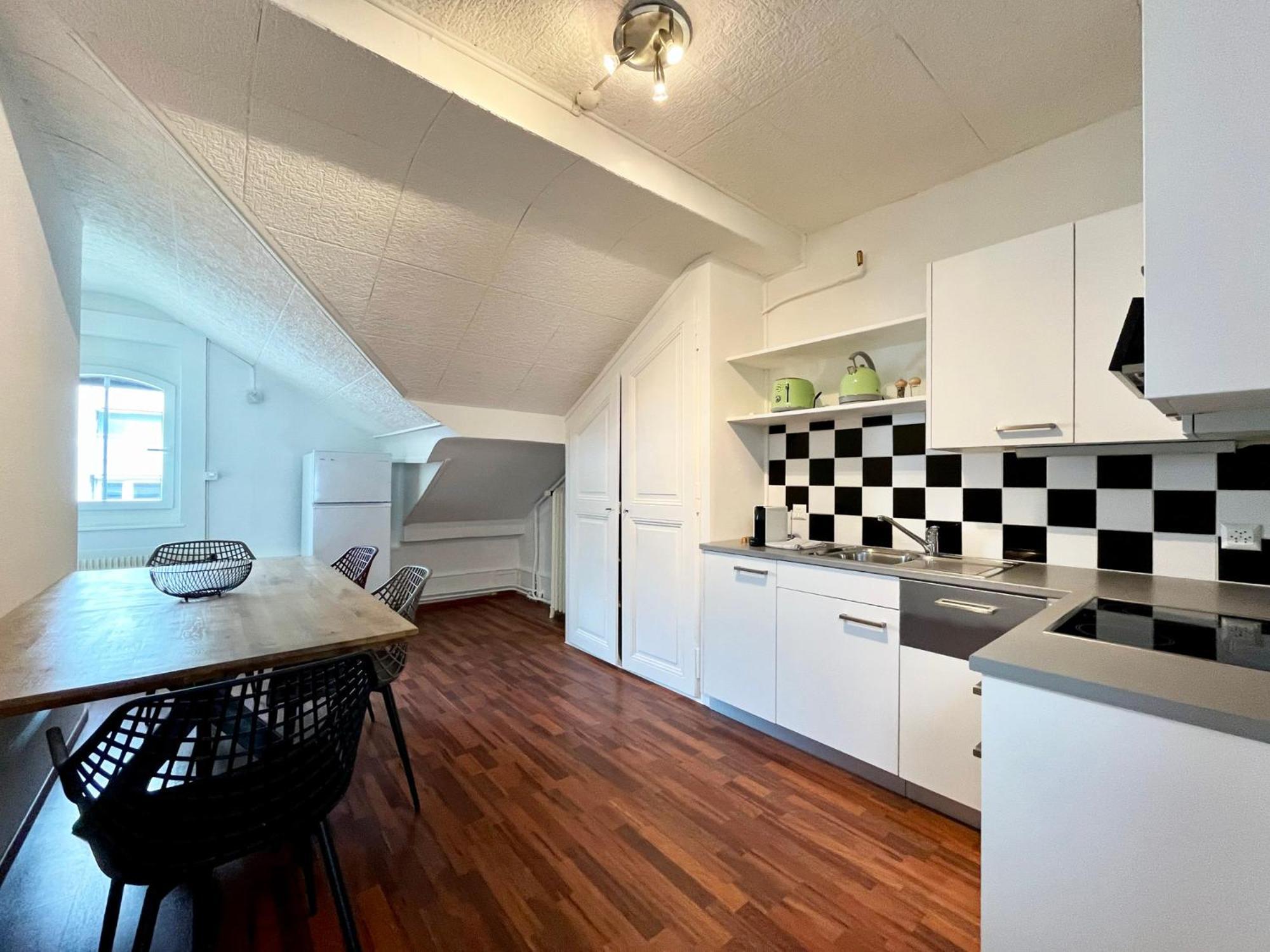 Appartement Atypique Avec Vue Neuchatel Luaran gambar